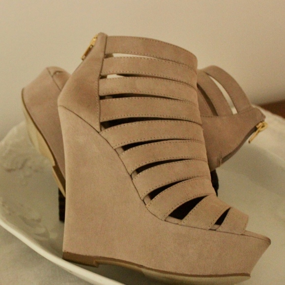 Madden Girl Kiickit Caged Platform Wedge - Picture 2 of 8